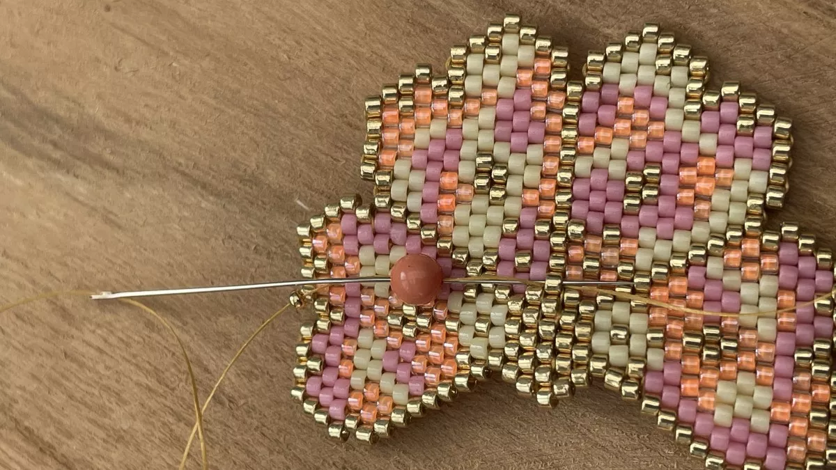 Brick Stitch weaving flower earrings : Step 8 Brick Stitch weaving flower earrings : Step 8