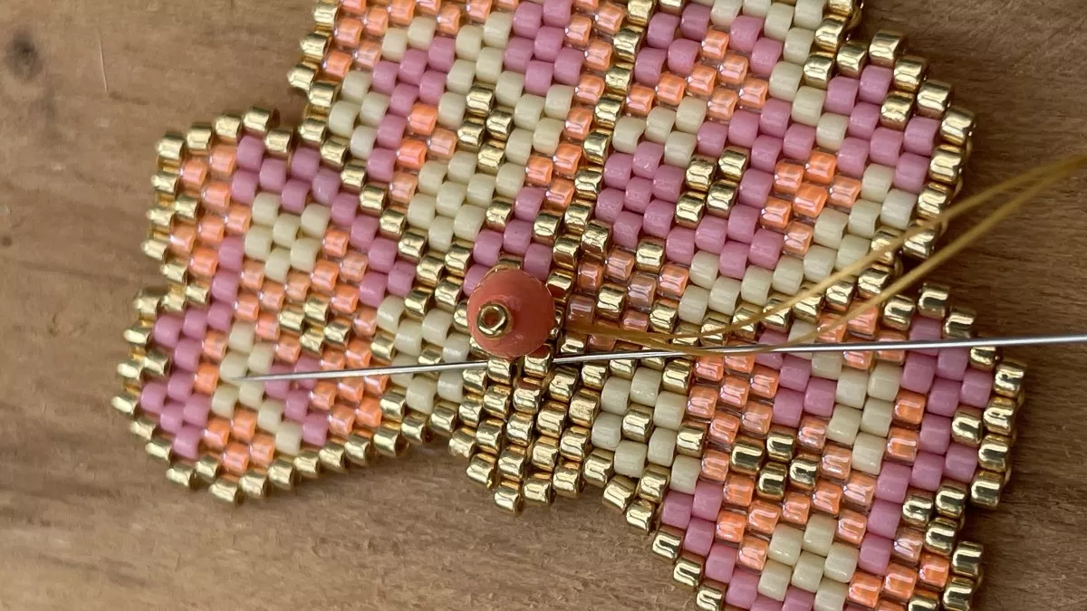 Brick Stitch weaving flower earrings : Step 9 Brick Stitch weaving flower earrings : Step 9