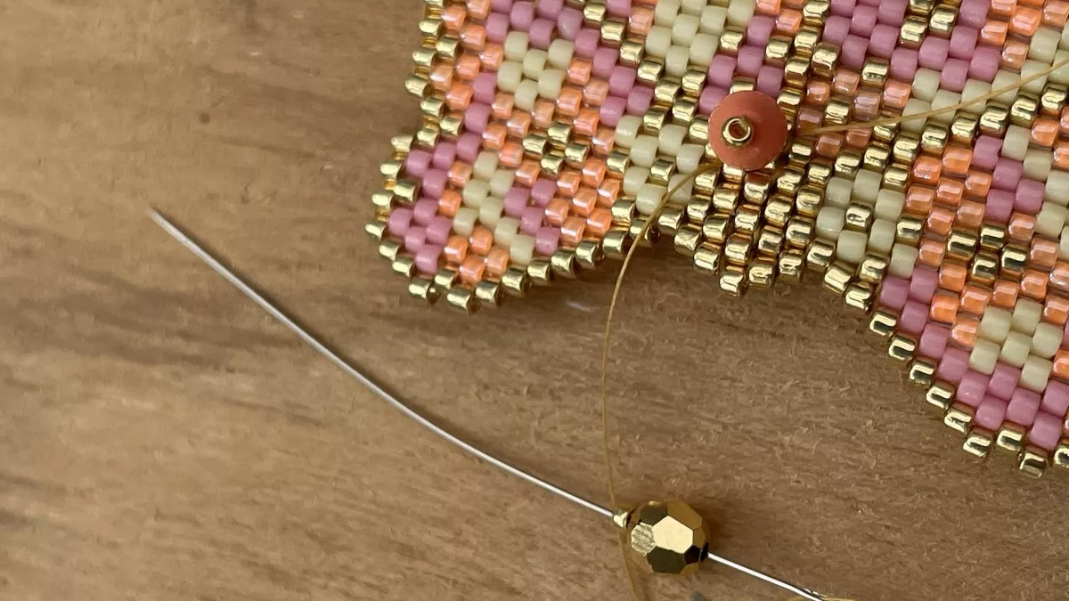 Brick Stitch weaving flower earrings : Step 10 Brick Stitch weaving flower earrings : Step 10