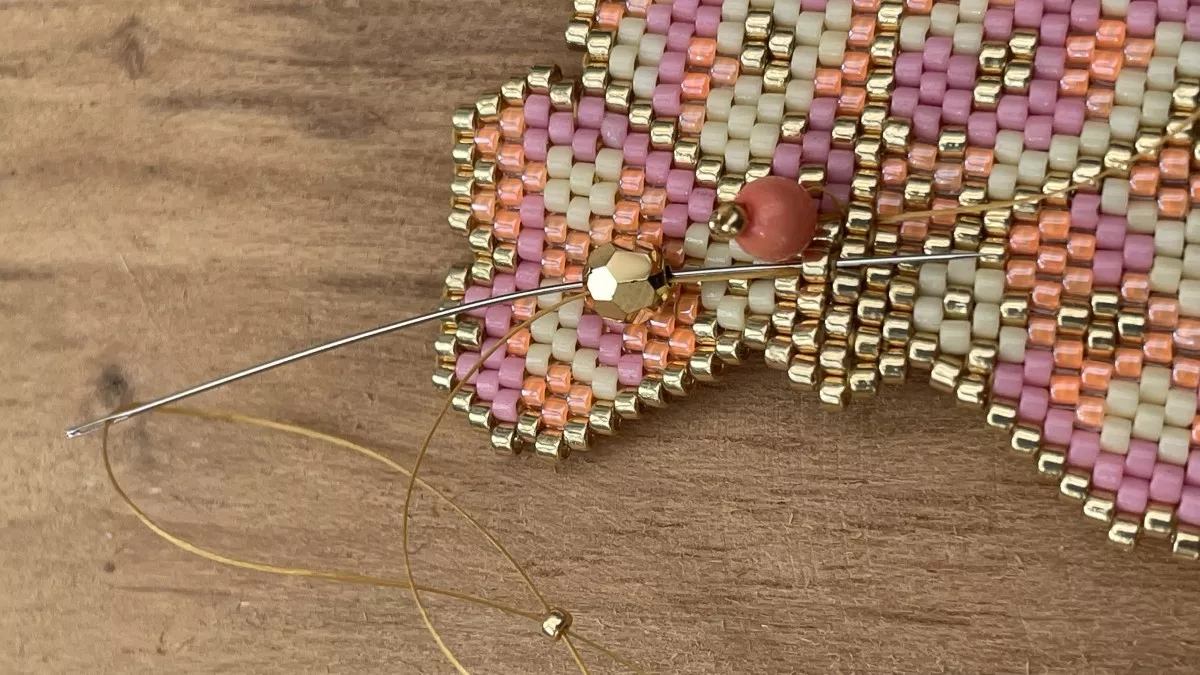 Brick Stitch weaving flower earrings : Step 11 Brick Stitch weaving flower earrings : Step 11