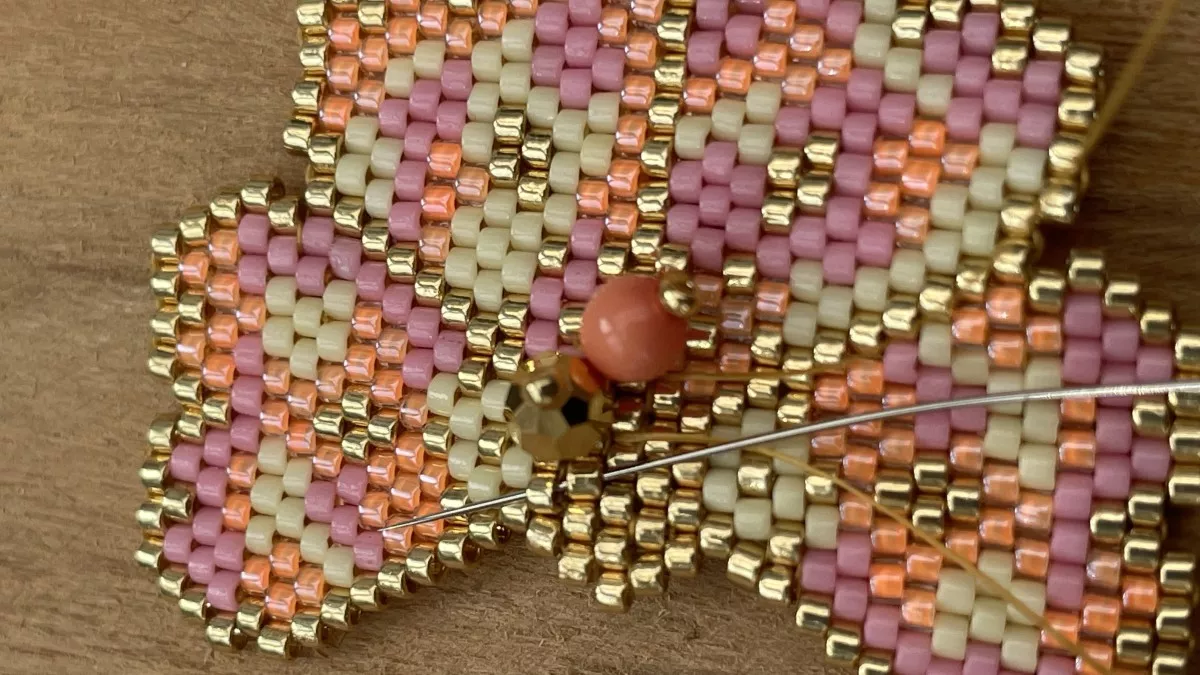 Brick Stitch weaving flower earrings : Step 12 Brick Stitch weaving flower earrings : Step 12