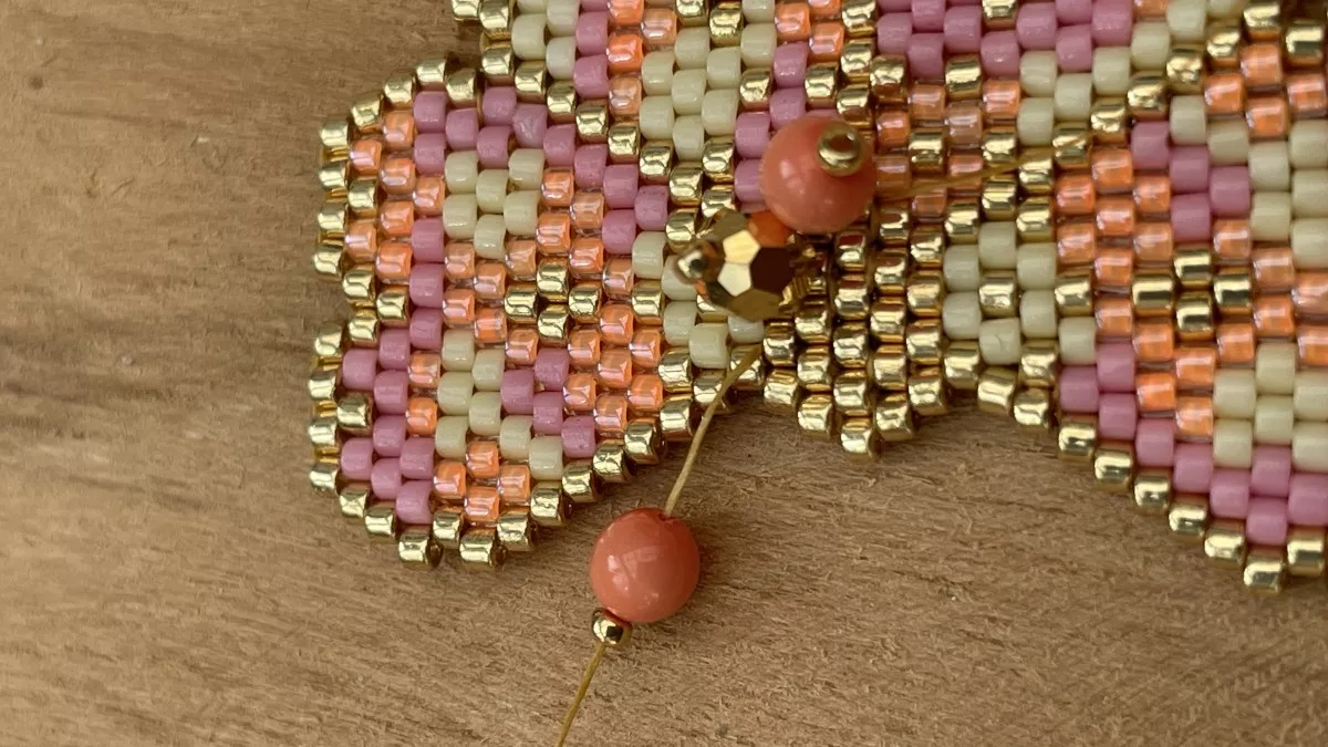 Brick Stitch weaving flower earrings : Step 13 Brick Stitch weaving flower earrings : Step 13