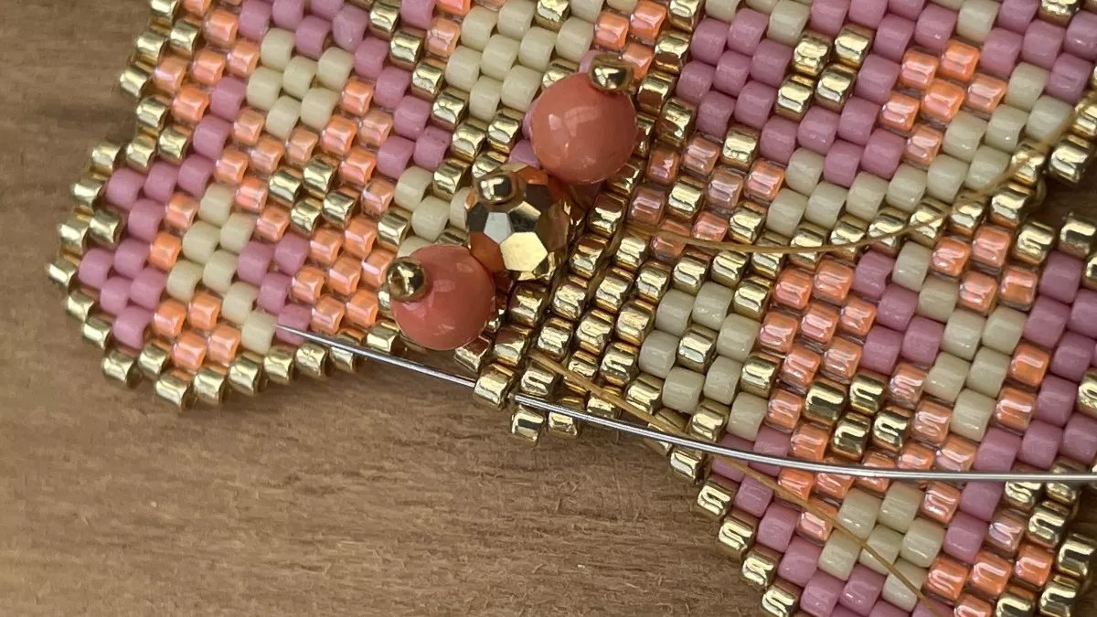 Brick Stitch weaving flower earrings : Step 16 Brick Stitch weaving flower earrings : Step 16