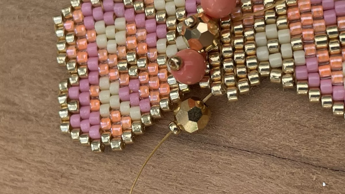 Brick Stitch weaving flower earrings : Step 17 Brick Stitch weaving flower earrings : Step 17