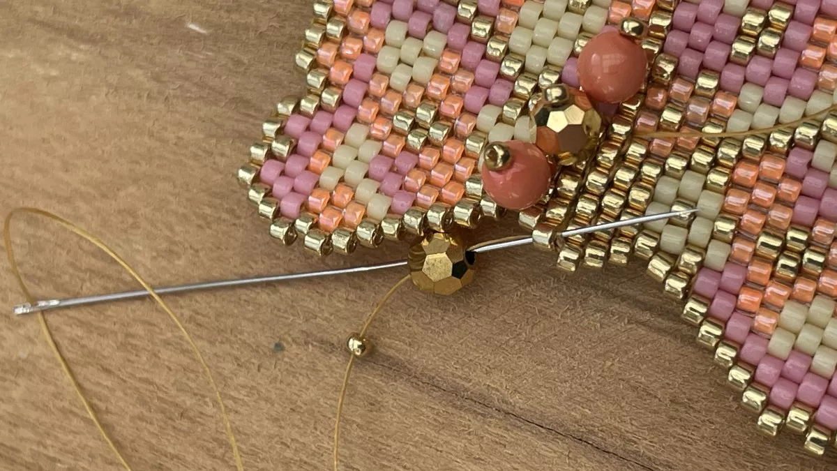 Brick Stitch weaving flower earrings : Step 18 Brick Stitch weaving flower earrings : Step 18