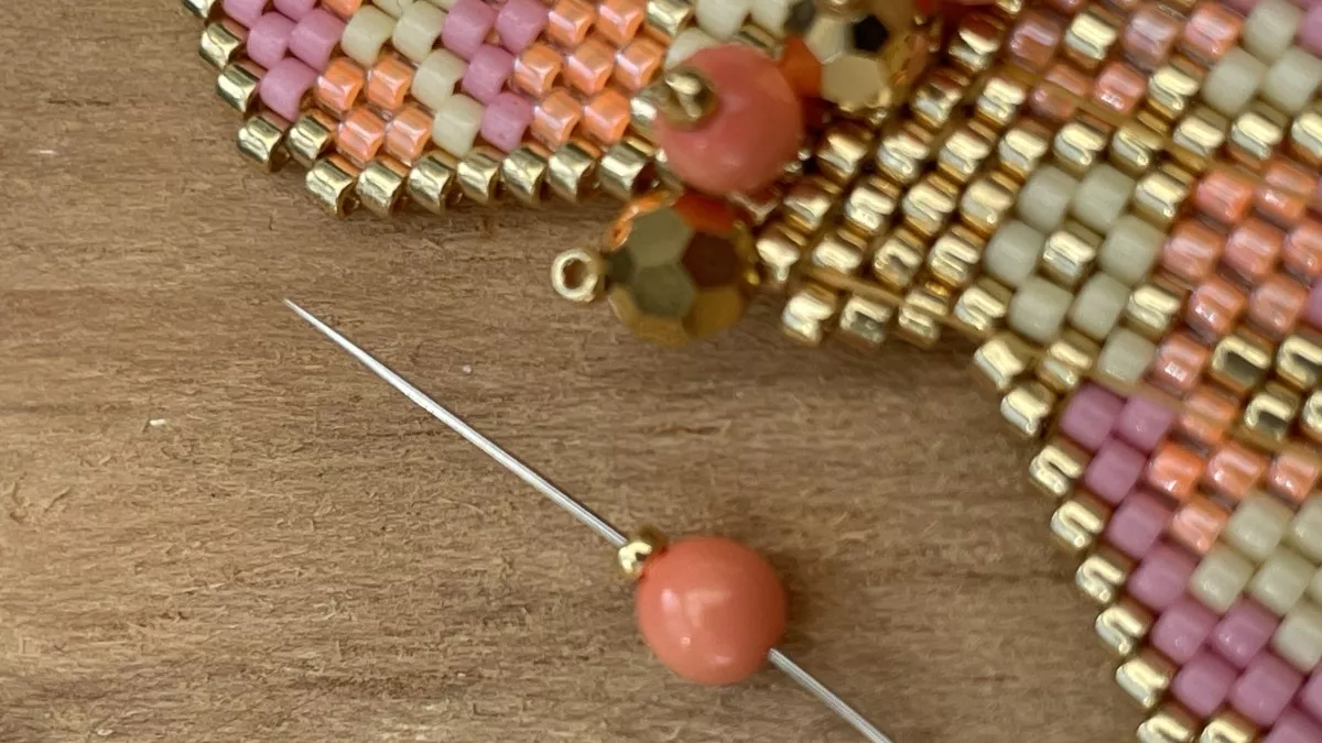 Brick Stitch weaving flower earrings : Step 19 Brick Stitch weaving flower earrings : Step 19