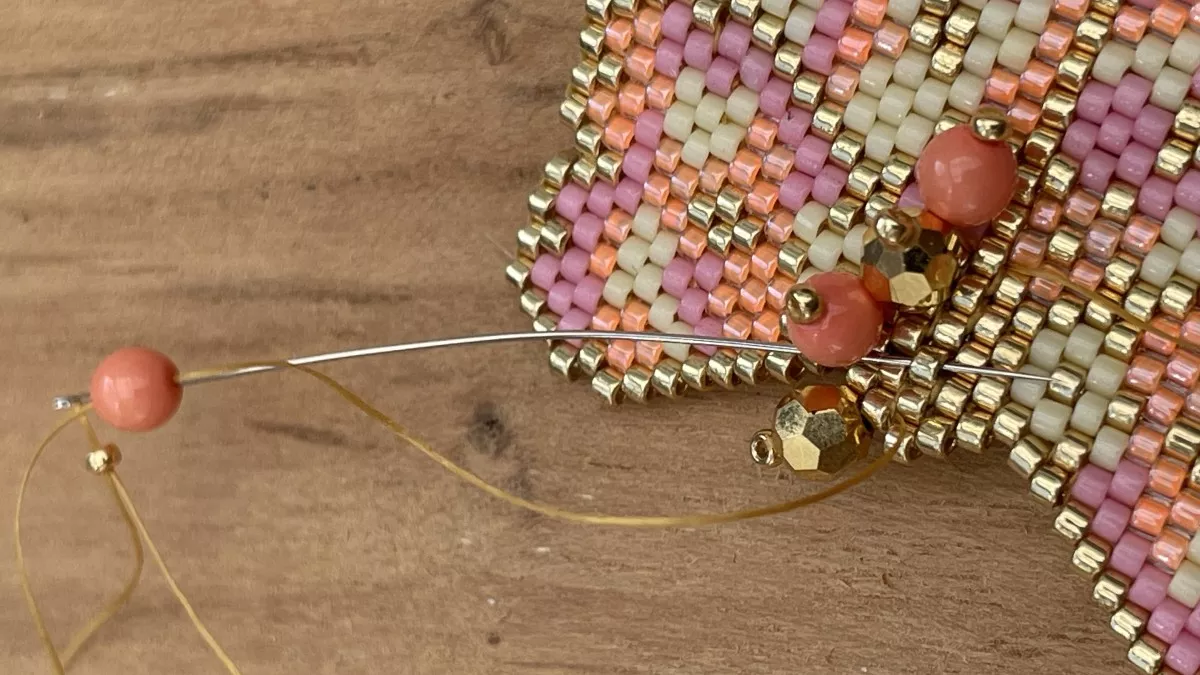 Brick Stitch weaving flower earrings : Step 20 Brick Stitch weaving flower earrings : Step 20