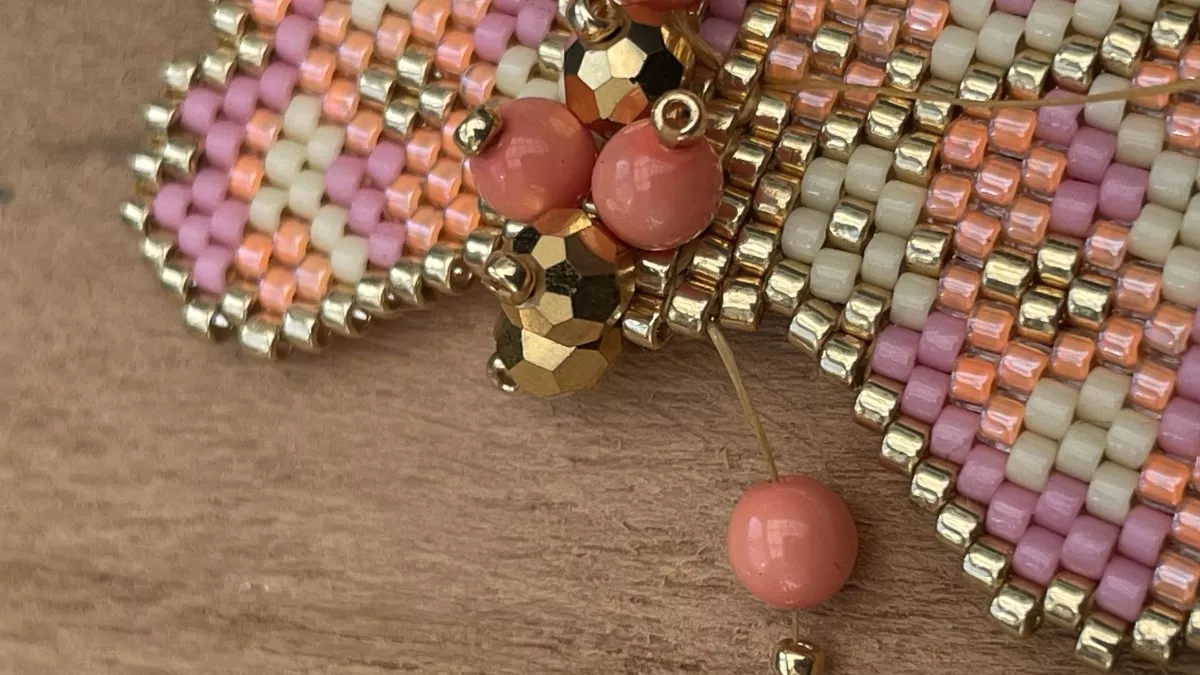 Brick Stitch weaving flower earrings : Step 25 Brick Stitch weaving flower earrings : Step 25