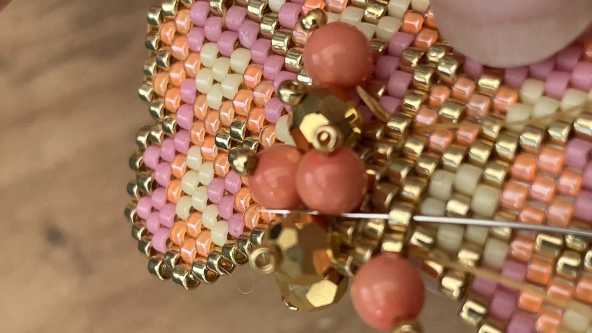 Brick Stitch weaving flower earrings : Step 27 Brick Stitch weaving flower earrings : Step 27