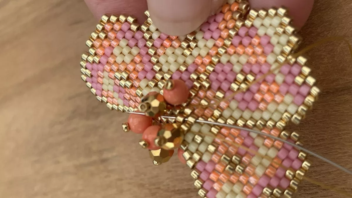 Brick Stitch weaving flower earrings : Step 30 Brick Stitch weaving flower earrings : Step 30
