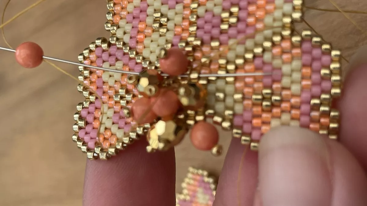 Brick Stitch weaving flower earrings : Step 32 Brick Stitch weaving flower earrings : Step 32