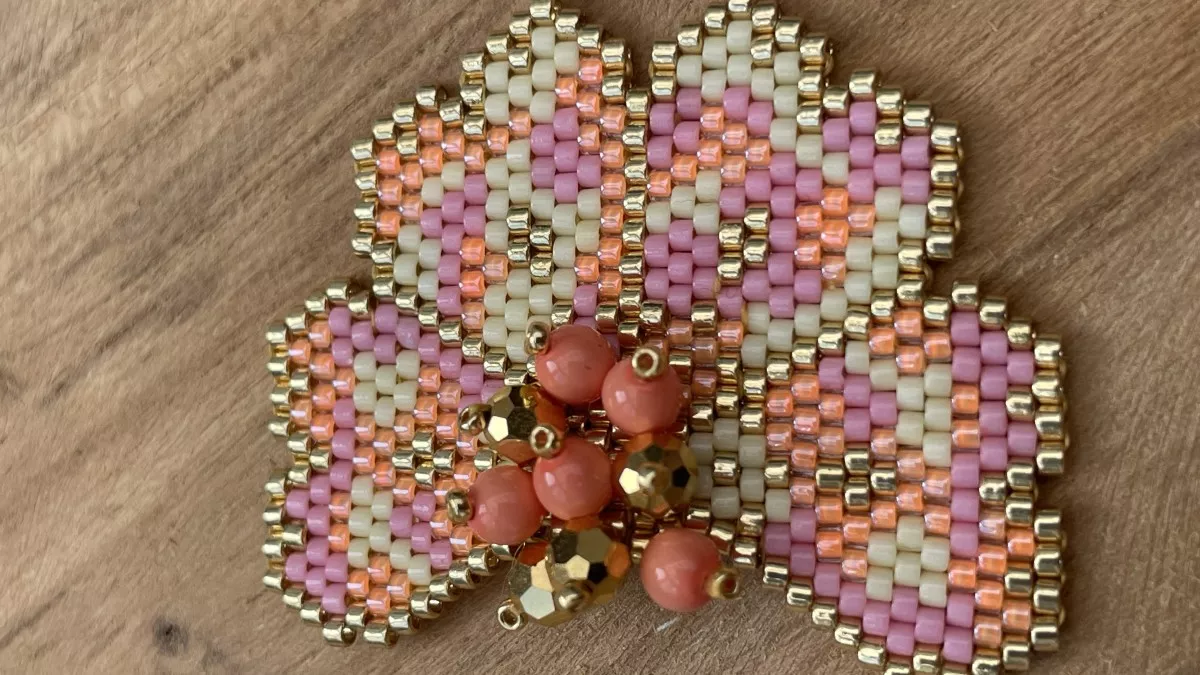 Brick Stitch weaving flower earrings : Step 33 Brick Stitch weaving flower earrings : Step 33