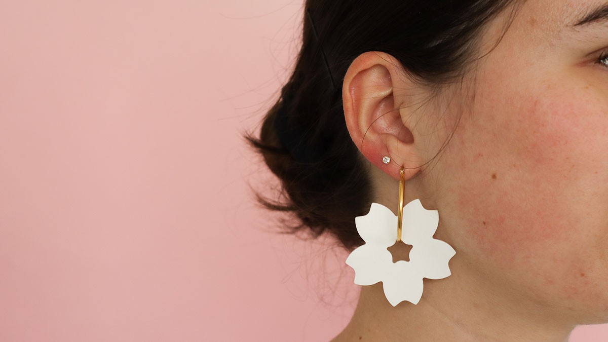 Schema  Raysin powdered flower creoles and box