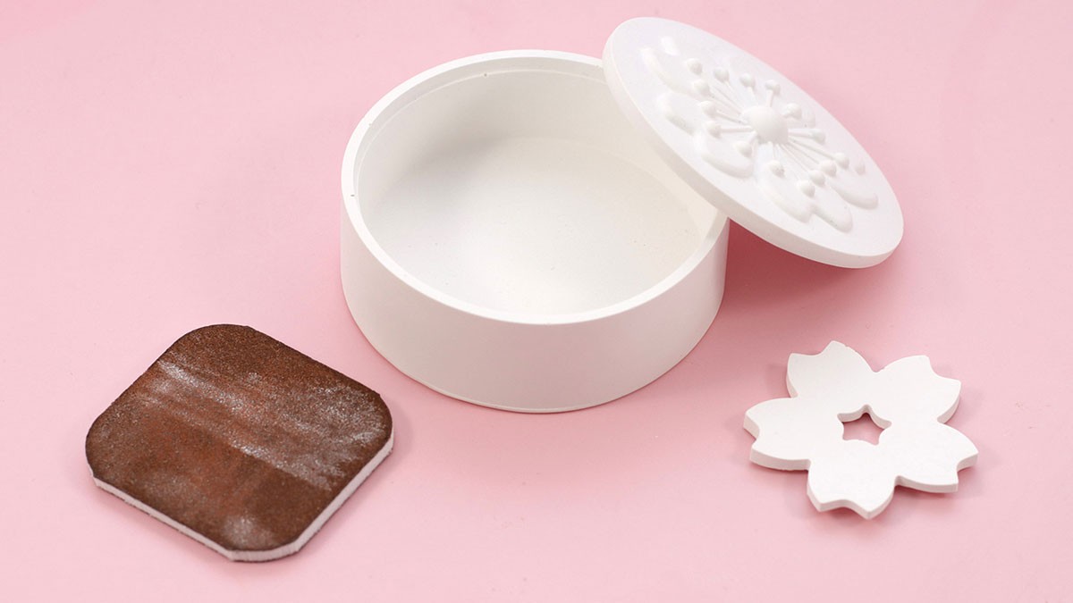 Raysin powdered flower creoles and box : Step 5