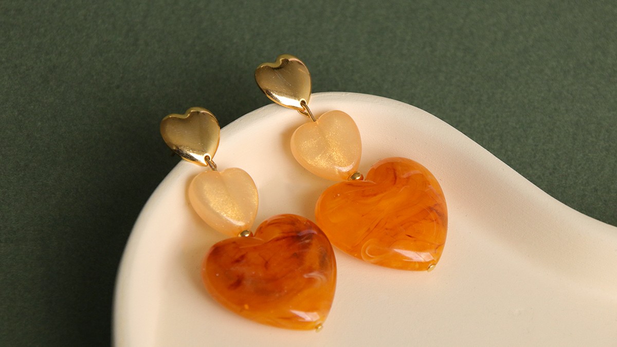 Drop earrings with heart beads Drop earrings with heart beads