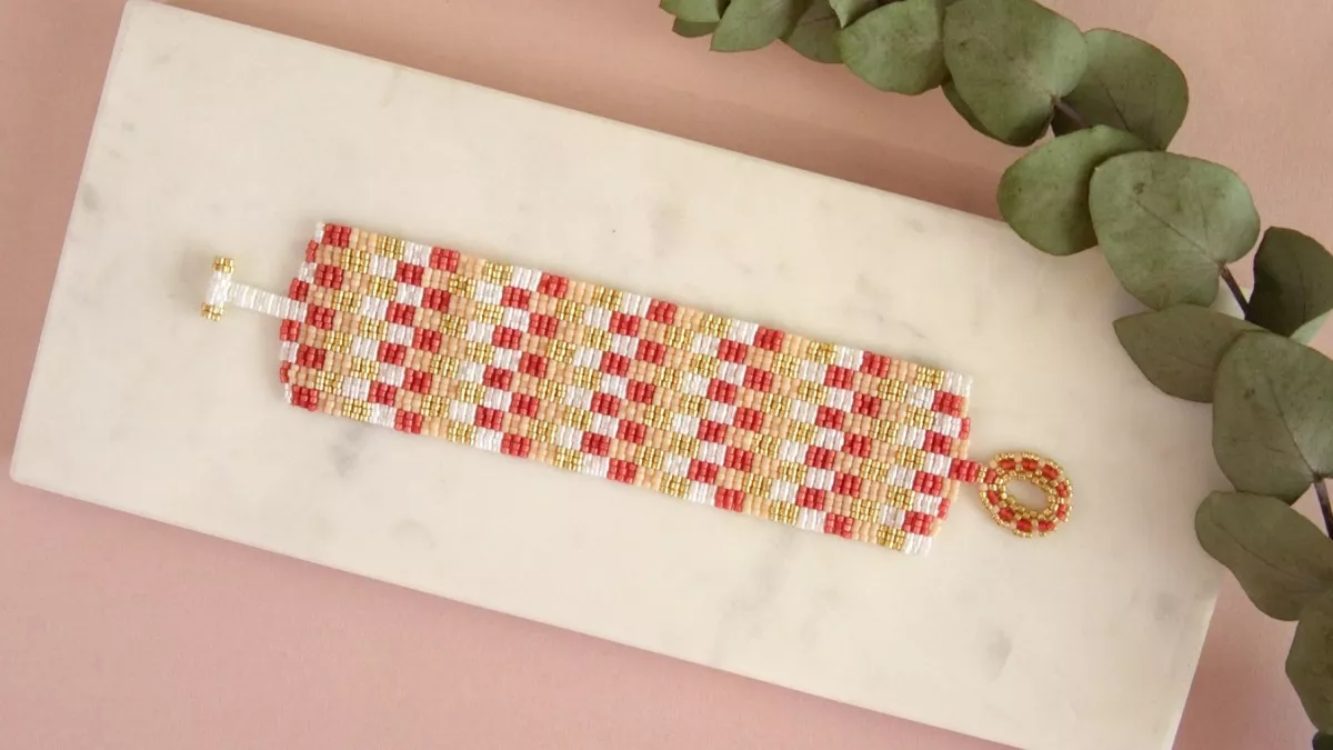 Schema  Miyuki triple check Peyote bracelet with pearl clasp