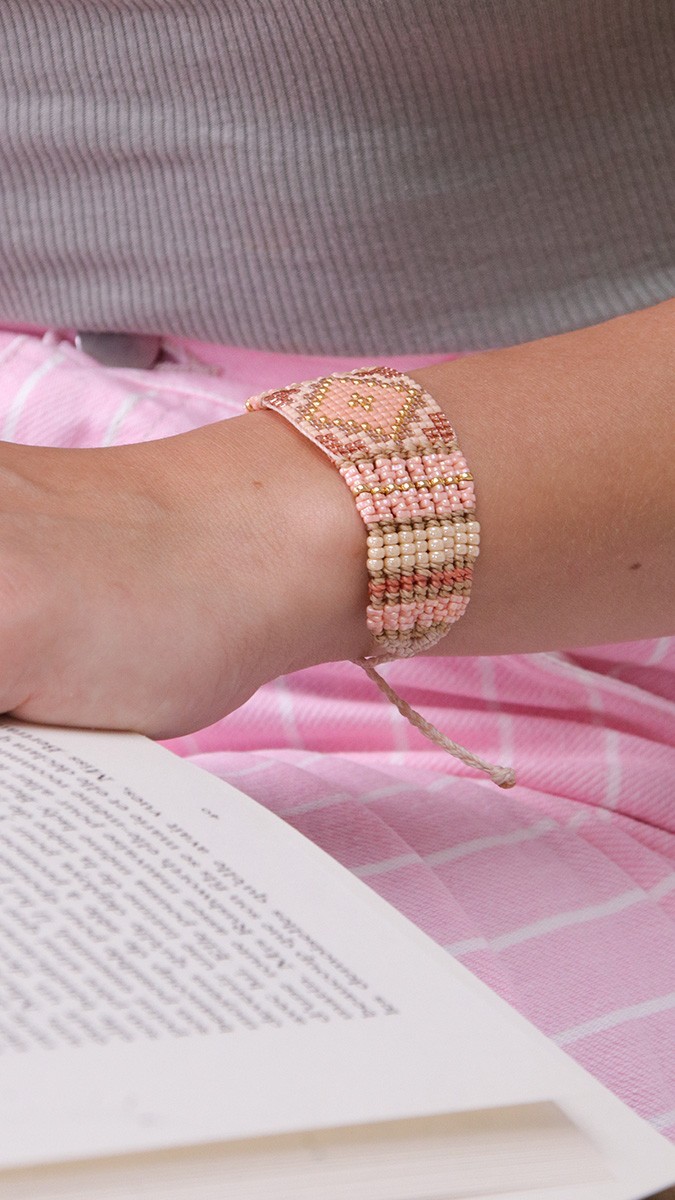 Bracelet with central weave and micro macramé