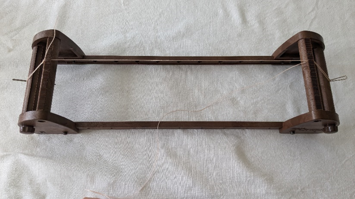 Bracelet with central weave and micro macramé : Step 1 Bracelet with central weave and micro macramé : Step 1