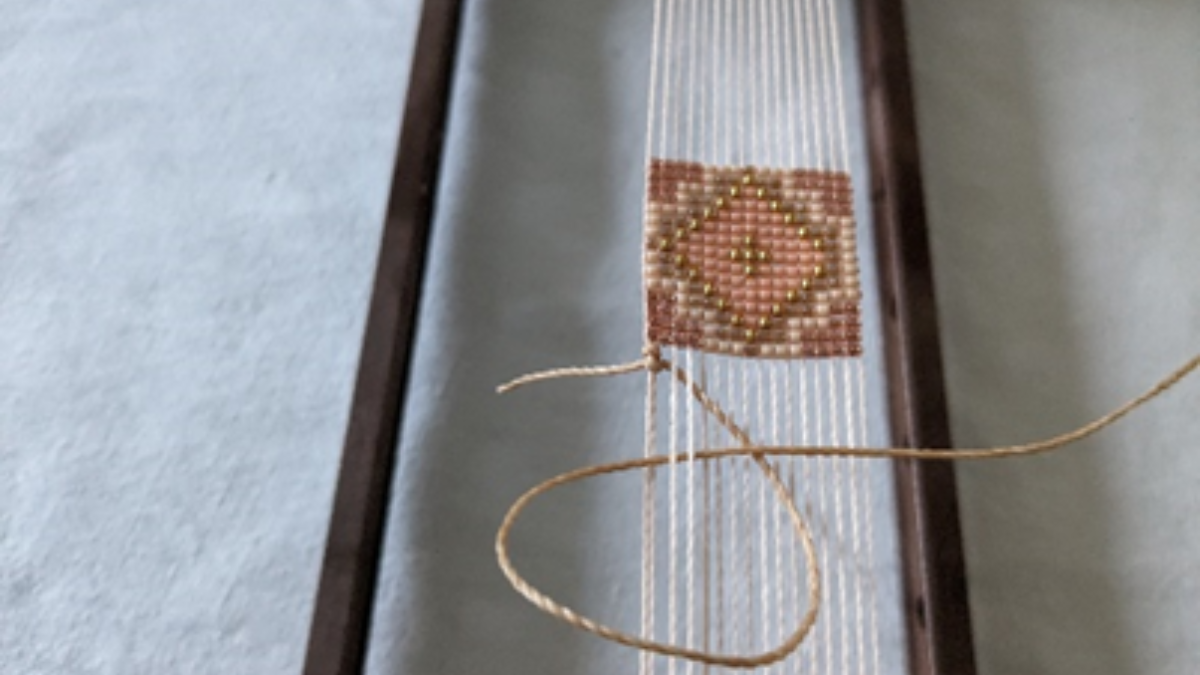 Bracelet with central weave and micro macramé : Step 6 Bracelet with central weave and micro macramé : Step 6