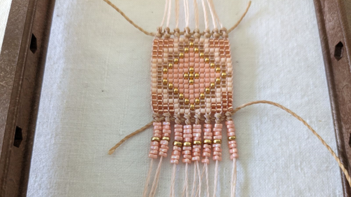 Bracelet with central weave and micro macramé : Step 9 Bracelet with central weave and micro macramé : Step 9