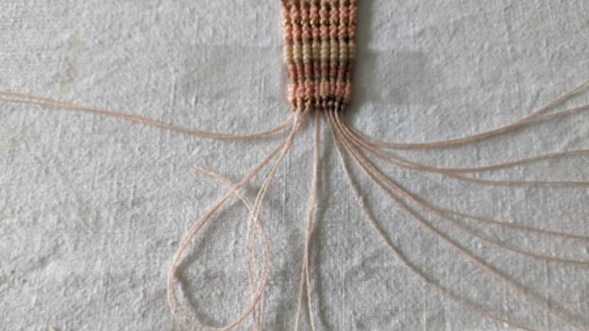 Bracelet with central weave and micro macramé : Step 11 Bracelet with central weave and micro macramé : Step 11
