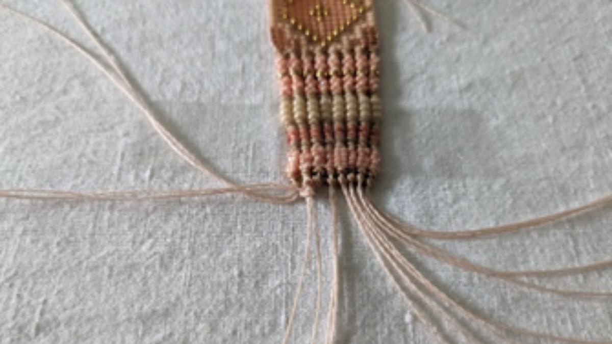 Bracelet with central weave and micro macramé : Step 12 Bracelet with central weave and micro macramé : Step 12