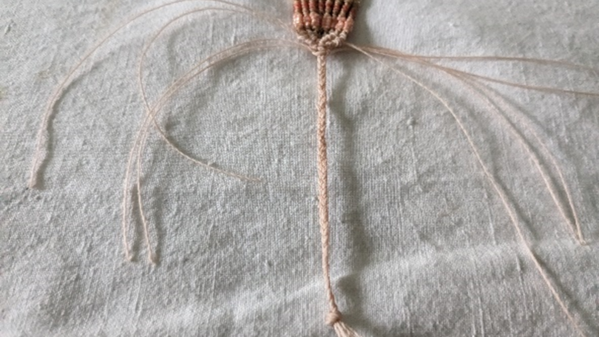 Bracelet with central weave and micro macramé : Step 22 Bracelet with central weave and micro macramé : Step 22