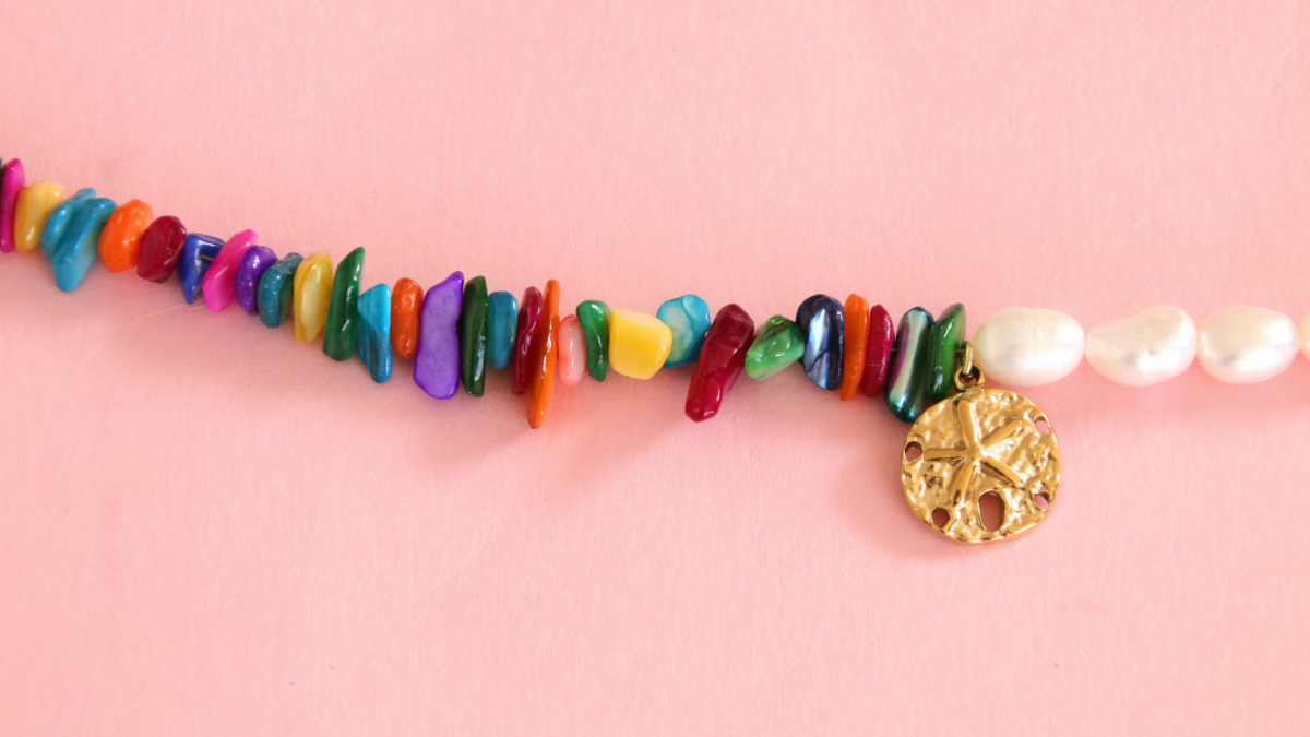 Necklace with freshwater pearls and shell chip beads : Step 5