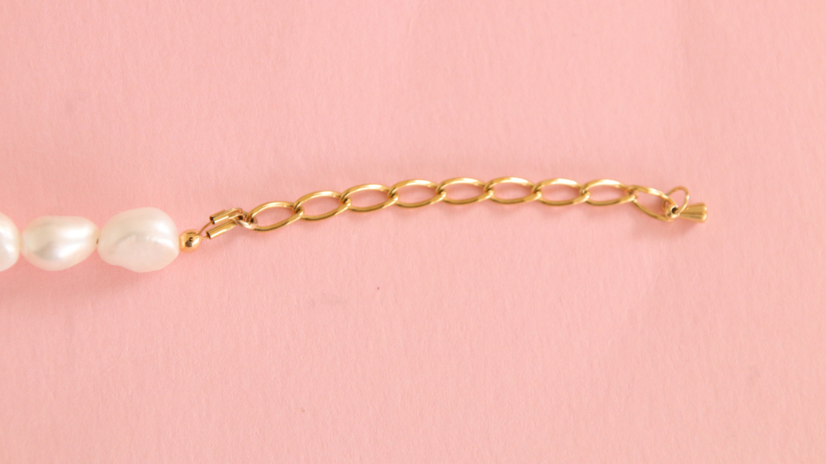 Necklace with freshwater pearls and shell chip beads : Step 8