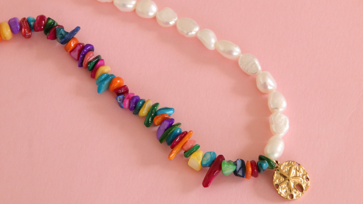 Necklace with freshwater pearls and shell chip beads : Step 9