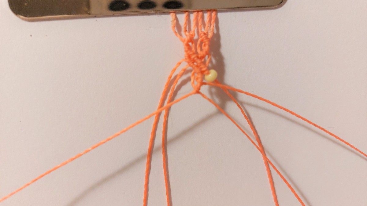 Summer bracelet in micro-macramé : Step 8