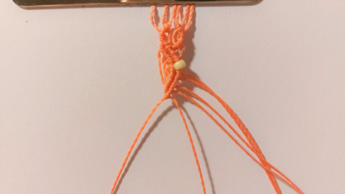 Summer bracelet in micro-macramé : Step 9