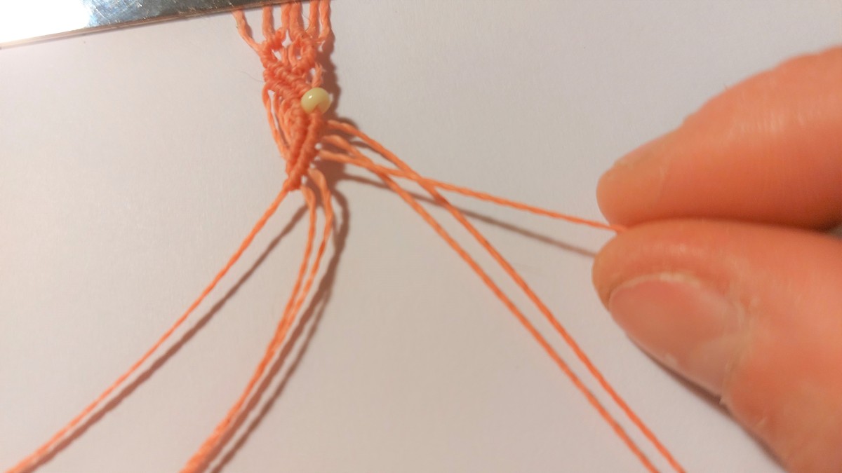 Summer bracelet in micro-macramé : Step 10