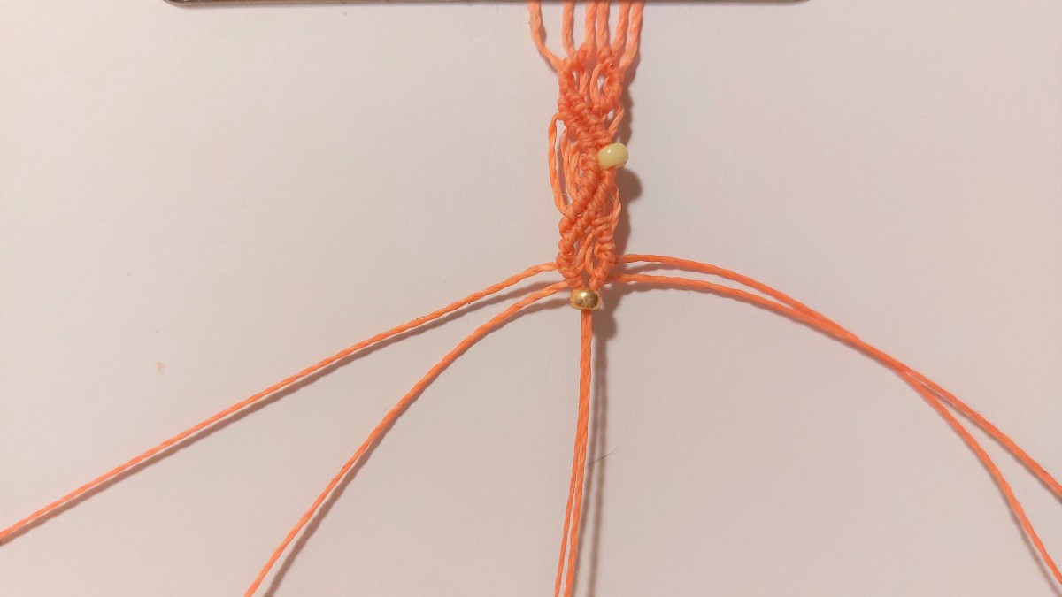 Summer bracelet in micro-macramé : Step 11