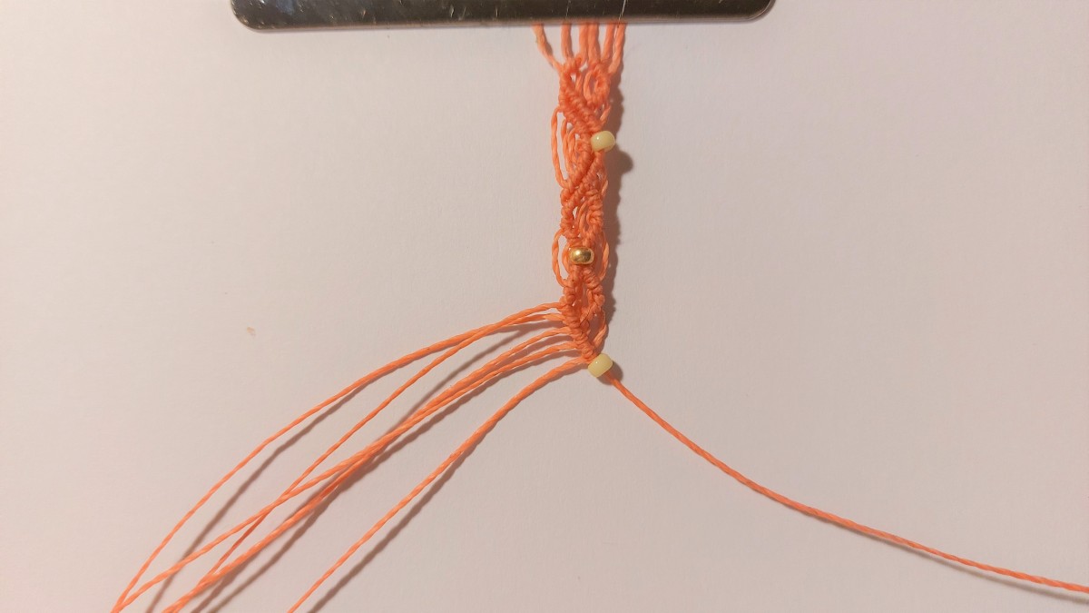 Summer bracelet in micro-macramé : Step 12