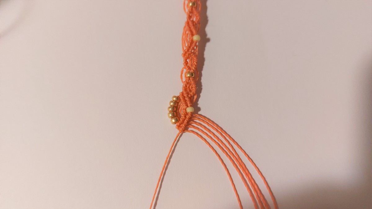 Summer bracelet in micro-macramé : Step 14