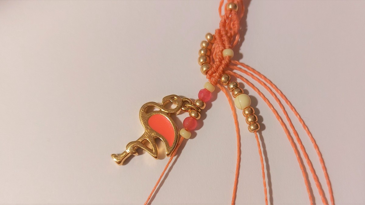 Summer bracelet in micro-macramé : Step 16