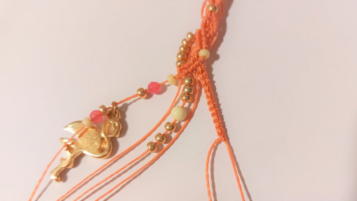 Summer bracelet in micro-macramé : Step 18