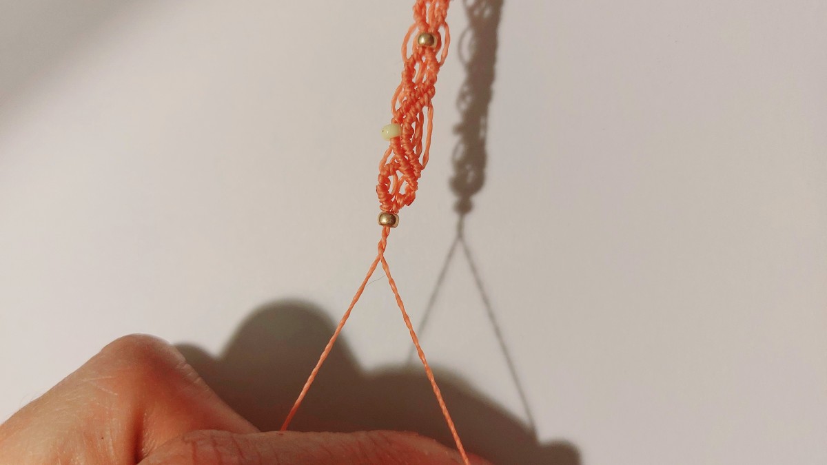 Summer bracelet in micro-macramé : Step 25