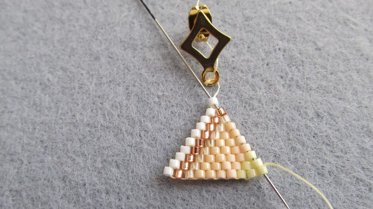 Miyuki pearl fringe earrings : Step 3