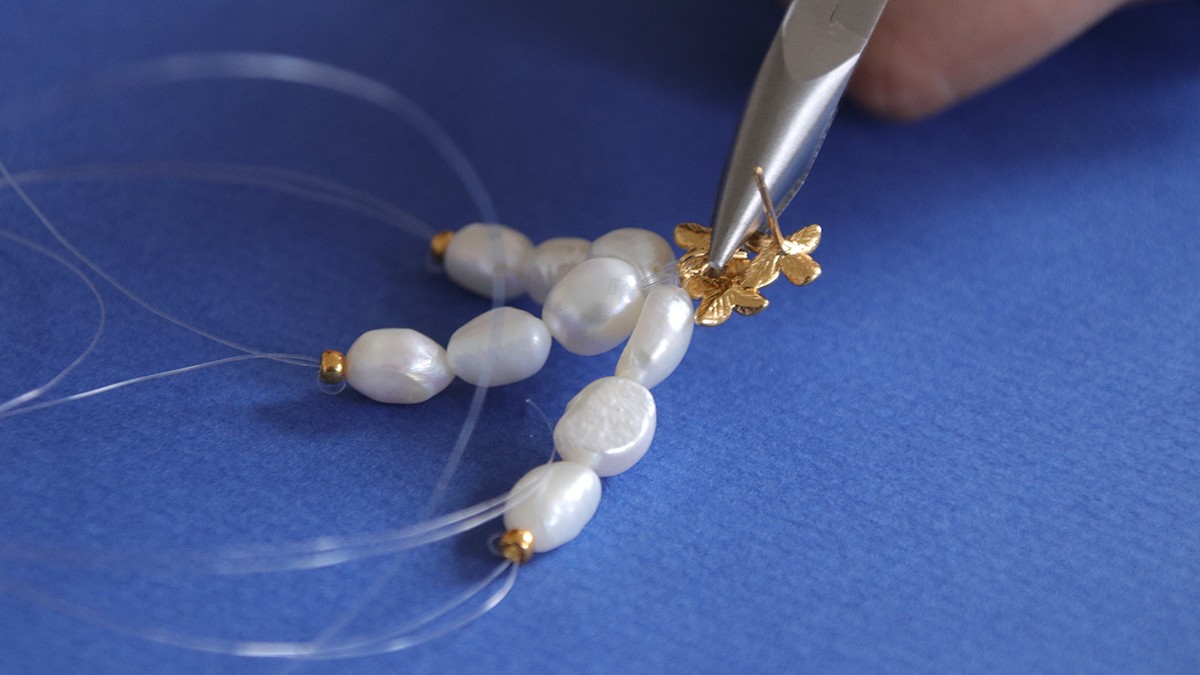 Freshwater pearl dangling earrings : Step 7