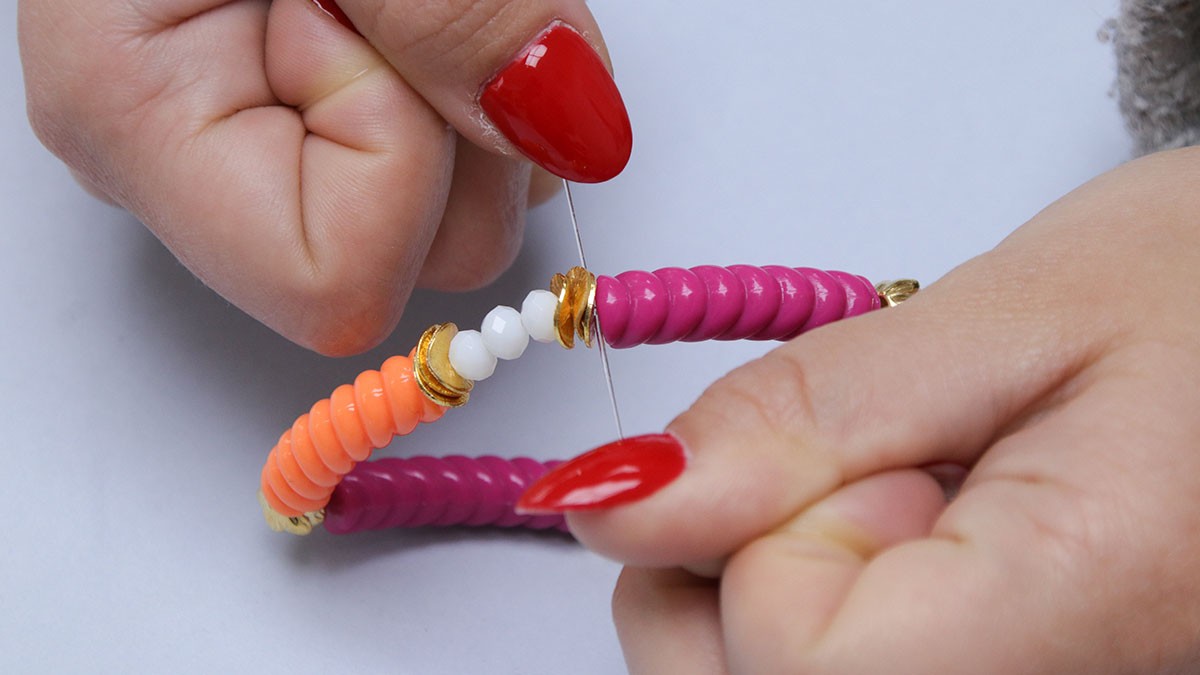 Elastic bracelets with fancy tube beads : Step 2 Elastic bracelets with fancy tube beads : Step 2