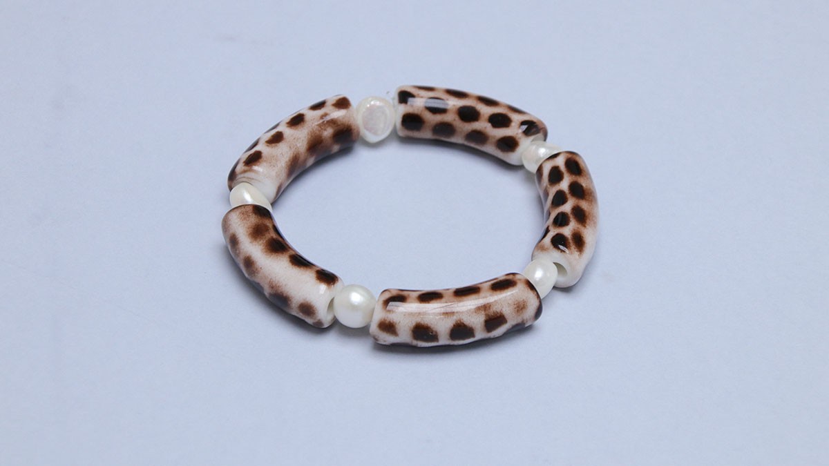 Elastic bracelets with fancy tube beads : Step 3 Elastic bracelets with fancy tube beads : Step 3