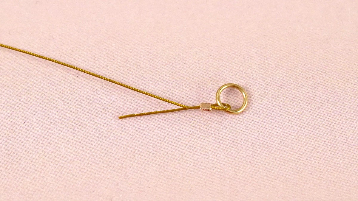 Freshwater pearl puck bracelet : Step 1 Freshwater pearl puck bracelet : Step 1