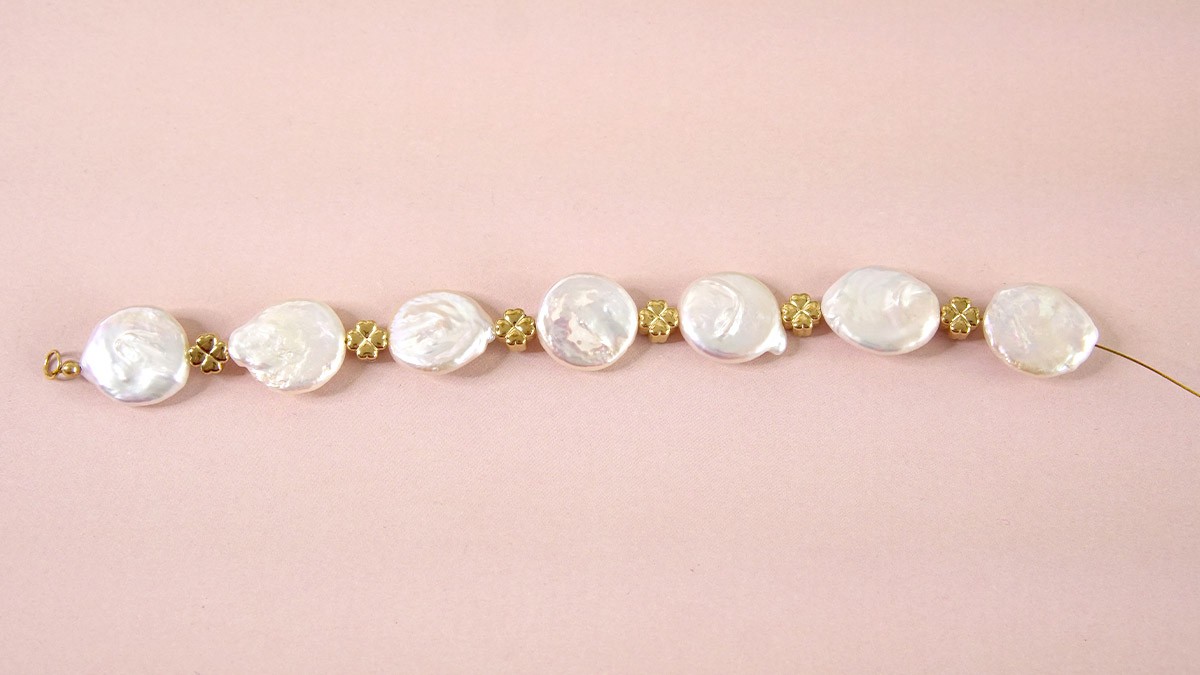 Freshwater pearl puck bracelet : Step 2 Freshwater pearl puck bracelet : Step 2
