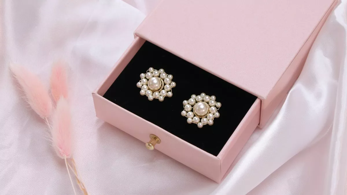 Schema  Vintage pearl earrings