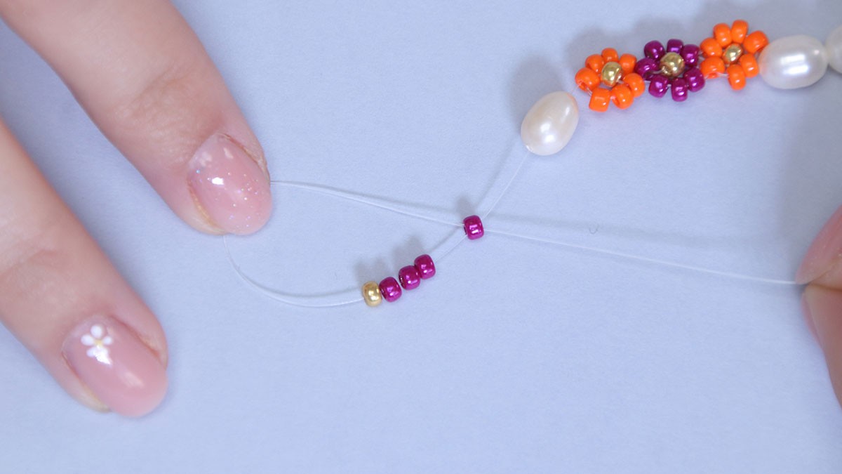 Freshwater pearl and seed bead flower bracelet : Step 2 Freshwater pearl and seed bead flower bracelet : Step 2