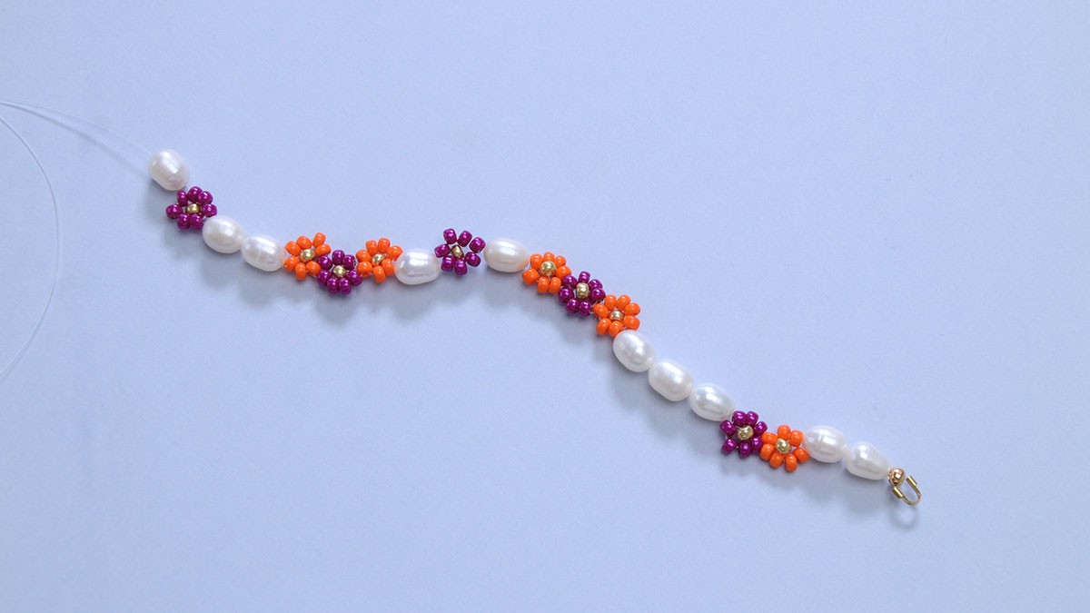 Freshwater pearl and seed bead flower bracelet : Step 4 Freshwater pearl and seed bead flower bracelet : Step 4