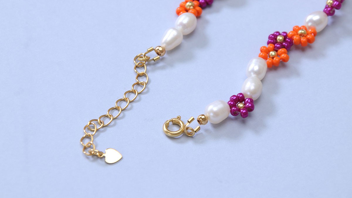 Freshwater pearl and seed bead flower bracelet : Step 5 Freshwater pearl and seed bead flower bracelet : Step 5