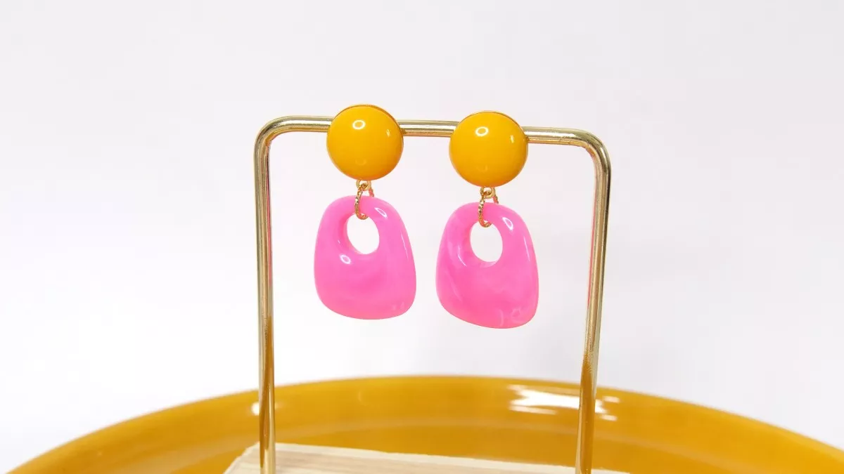 Pendant earrings in summer colors